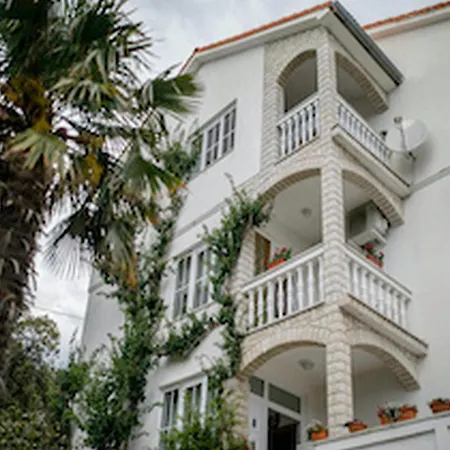 & Bay - Two Bedroom With Balcony And Sea View App 6 *