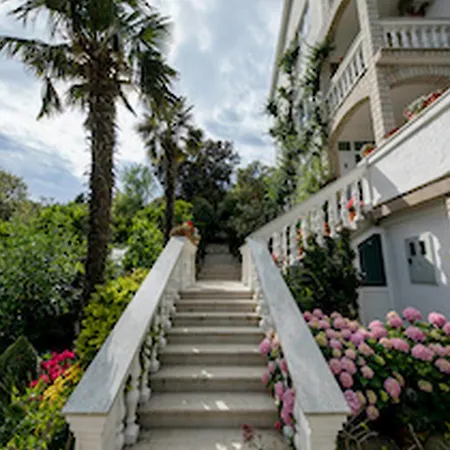 Apartman & Bay - Two Bedroom With Balcony And Sea View App 6 Rab Town