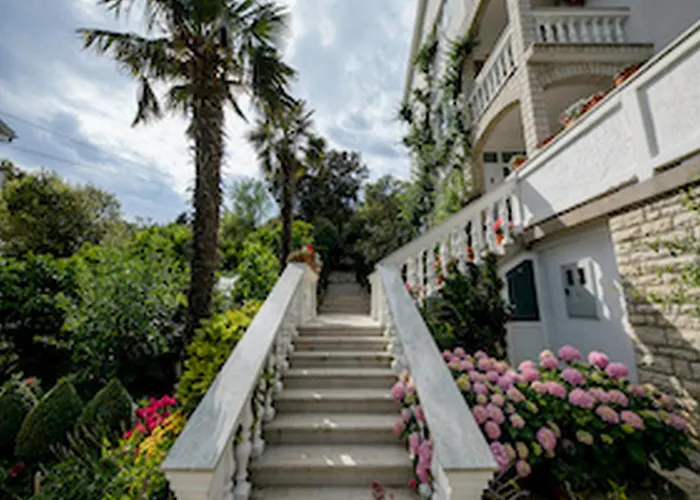 Lejlighed & Bay - Two Bedroom With Balcony And Sea View App 6 Rab Town